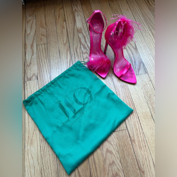 x REVOLVE Sunset Sandal in Lollipop
JLO Jennifer Lopez - Picture 10 of 11